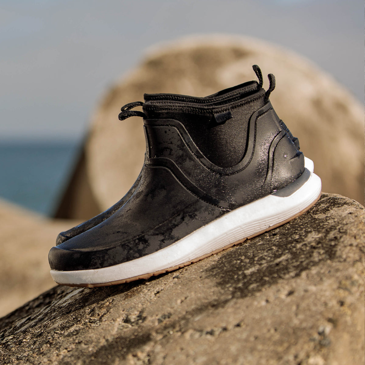 Scallywag - Black/White/Gum