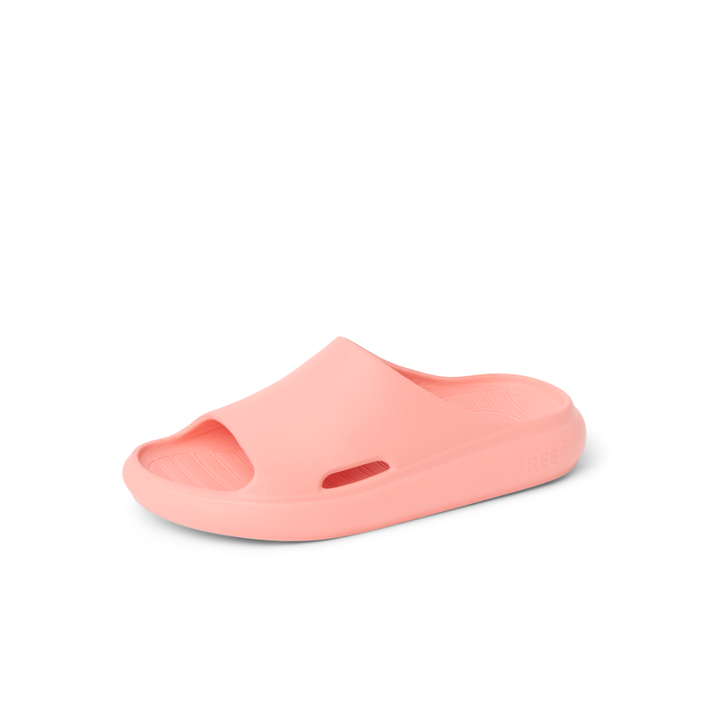 Kids Rio Slide coral unisex sandal facing right, close-up of lightweight, water-friendly molded footbed and arch support.
