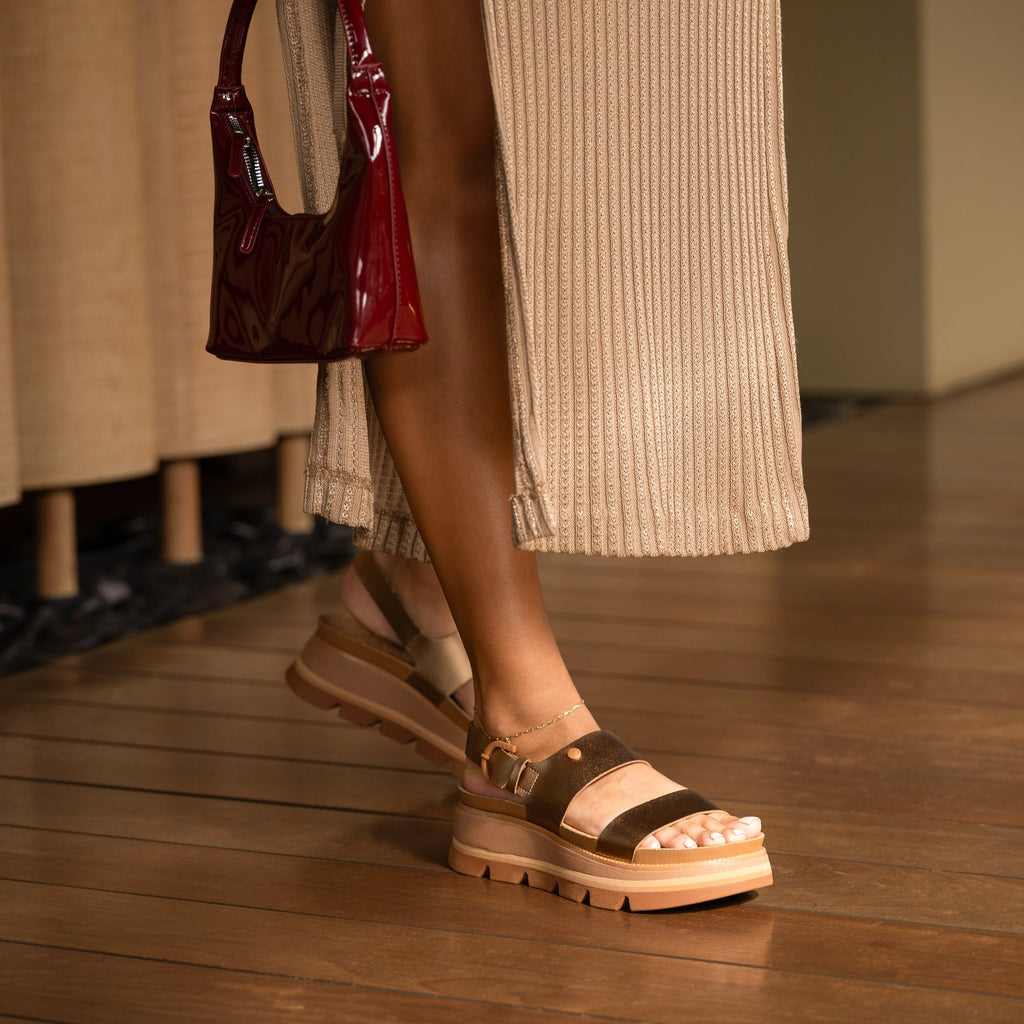 Vista Luxe Liah women's sandals facing right, close-up of front and side showing cushioned platform sole and straps.